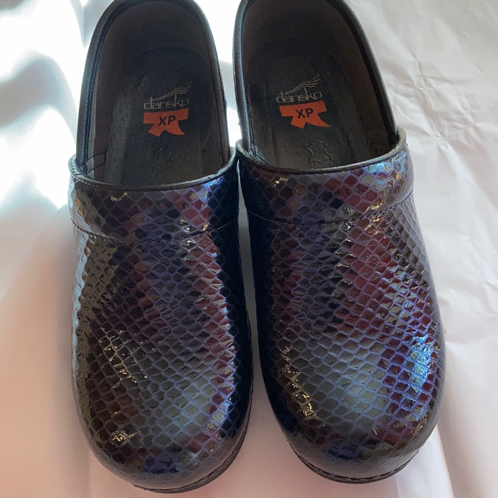 Ladies Dansko Navy Blue clogs. Worn see pics of heels and a tiny scuff on toe.